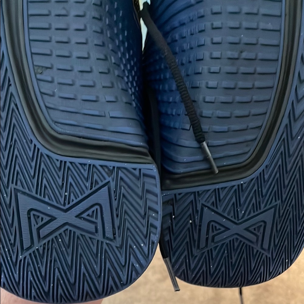 Nike Men's Black and Blue Athletic Shoes - Picture 6 of 6